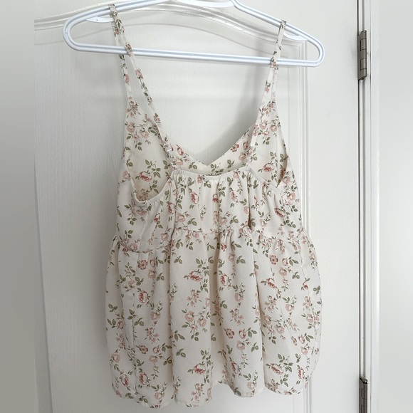 (SOLD ON DEPOP) Beautiful adjustable strap white floral top/tanktop - Picture 4 of 4
